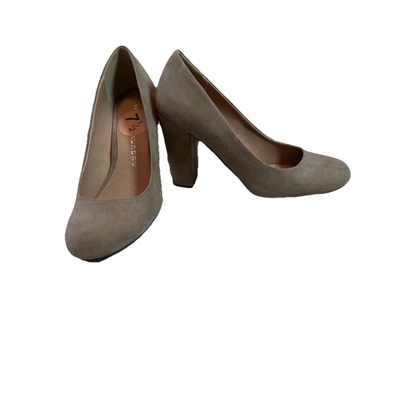 CL by Chinese Laundry Shoes - Chinese Laundry Nude Chunky Suede Look Heels Sz 7.5 Office Classic